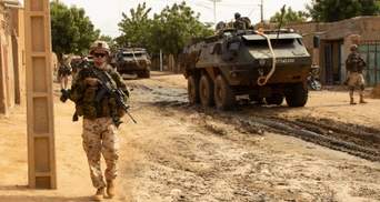 Заминированное авто врезалось в колонну французских военных в Мали: есть раненые