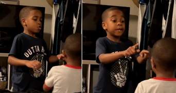 Как 6-летний мальчик успокоил младшего брата: почему метод поразил людей в соцсетях – видео