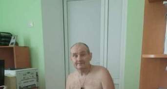 Голодний і брудний: сільський голова розповів, в якому стані знайшли Чауса