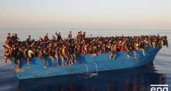 500 людей у рибальському човні: біля Італії врятували величезну кількість мігрантів