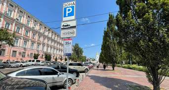 Киевским коммунальщики объяснили, почему парковка во дворах на Позняках стала платной