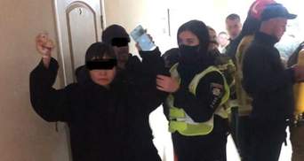 В Ужгороде нелегалы из Китая забаррикадировались в хостеле и устроили поджог
