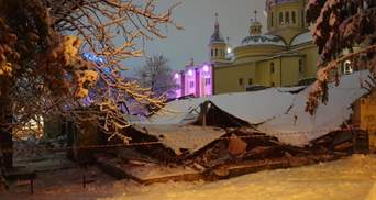 У Львові шалений снігопад зруйнував будинок: фото та відео з місця події
