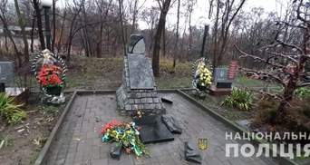 В Первомайске разгромили памятник Героям Небесной Сотни