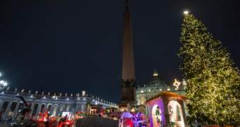 У Ватикані на площі Святого Петра засяяла різдвяна ялинка: казкові фото