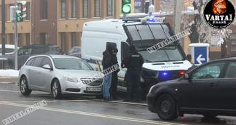 У Львові поліцейський Crafter потрапив у ДТП: фото та відео з місця аварії
