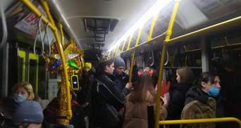 Во львовском автобусе колядовал вертеп: волшебное видео