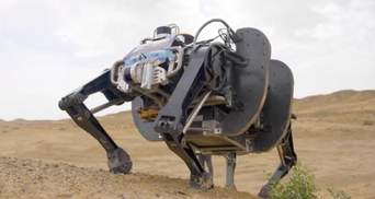 Китай показал "самого большого в мире" четырехлапого военного робота
