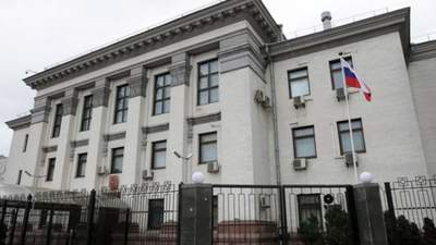 NYT пише, що сім'ї російських дипломатів почали вивозити з України: Москва заперечує