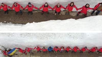 Українські полярники утворили ланцюг єдності у сніговому тунелі біля  "Академіка Вернадського"