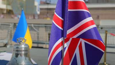 Велика Британія почала відкликати своїх дипломатів з України