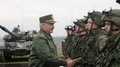 Лукашенко пригрозил стянуть на границу с Украиной "целый контингент белорусской армии"
