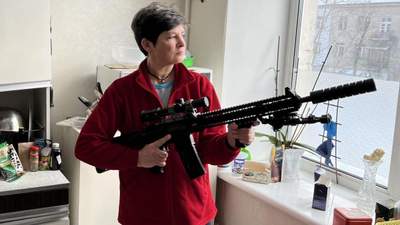 Видання The Times присвятило статтю матері 3 дітей з України, яка готова стріляти у ворога