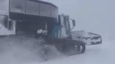 Нулевая видимость: спасатели показали метель в Карпатах и просят не идти в горы