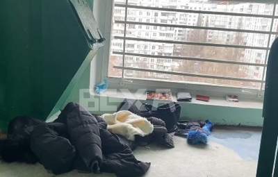 В Харькове молодая девушка выпрыгнула с 10 этажа: перед тем оставила вещи возле окна