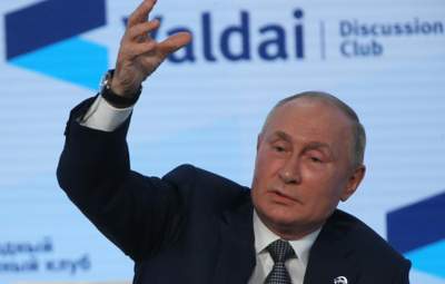 Он же Путин, кто его заразит, – Песков не верит, что глава Кремля может подхватить ковид