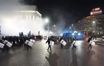 Вогонь, руйнування, біль: протести у Казахстані у 10 фото