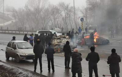 На ТВ и радио в Алматы регулярно крутят аналогичное сообщение о "террористах"
