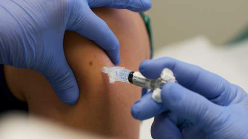 Будут вакцинировать педагогов: на Львовщине начали делать прививки вакциной CoronaVac