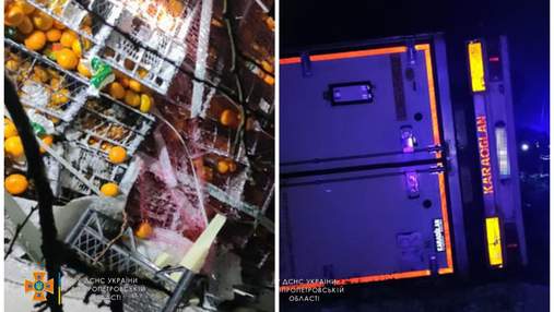 Під Дніпром у ДТП потрапила вантажівка з мандаринами