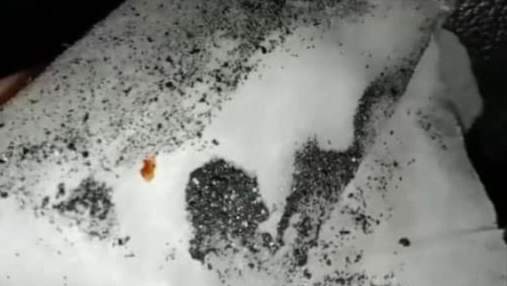 У Кривому Розі випав чорний дощ із "глітером": промовисте відео