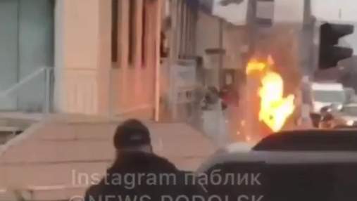 Поджег себя перед полицией: в Одесской области загорелся мужчина – видео с места происшествия