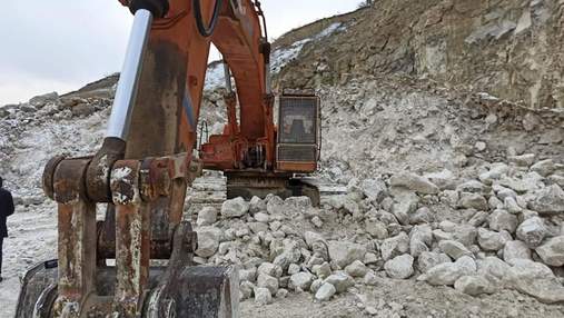 Полиция расследует незаконную добычу полезных ископаемых почти на полмиллиарда
