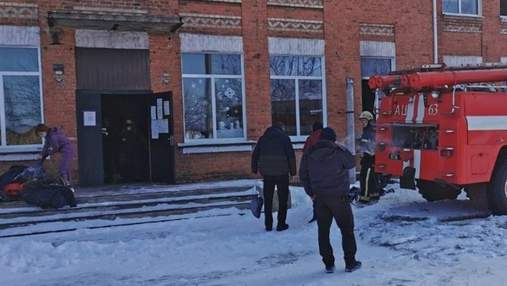 У школі на Харківщині загорівся одяг у роздягальні: учнів та вчителів евакуювали