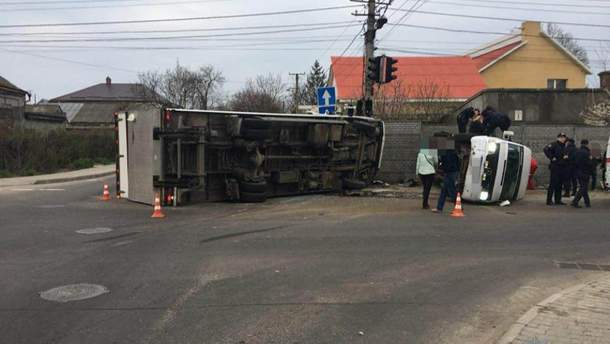 В Одессе столкнулись маршрутка с грузовым автомобилем. не менее десятка пострадавших