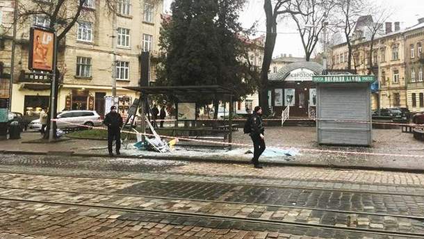 У Львові авто на єврономерах на смерть збило молоду жінку