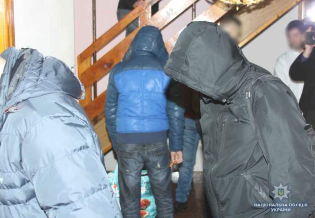 Невідомі силоміць утримували людей у Вінниці