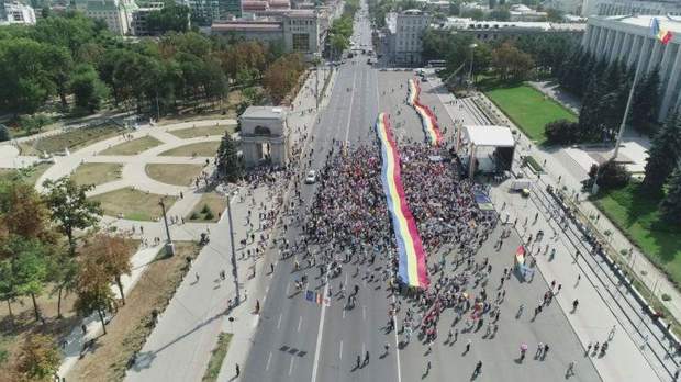 Мирний мітинг за об'єднання Молдови з Румунією