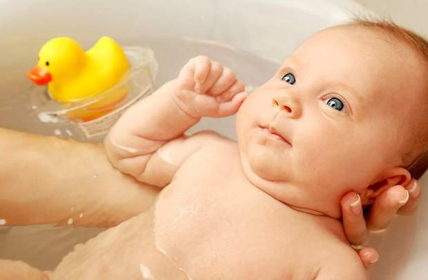 Як правильно купати новонародженого
