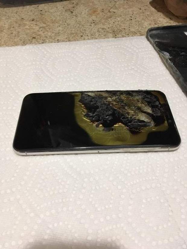  The iPhone Xs Max exploded in the pocket of the user 