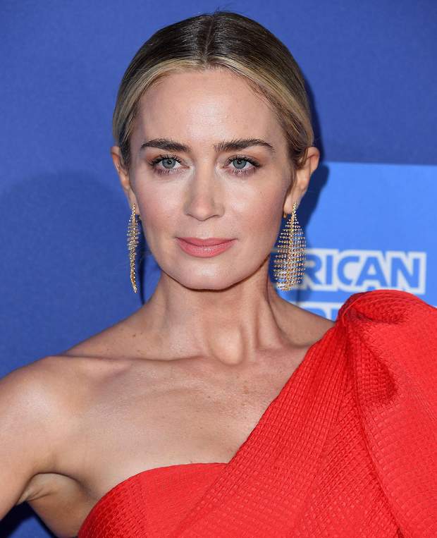  Stylish image of Emily Blunt 