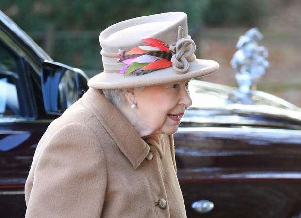  Stylish Cap of Queen Elizabeth II 