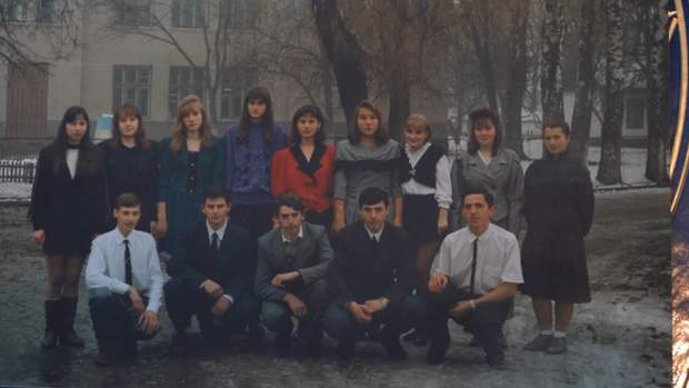 Предстоятель Епіфаній (справа знизу у білій рубашці) у випускному класі