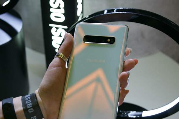Дизайн смартфона Samsung Galaxy S10 +