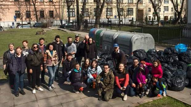 У Львові долучилися до всесвітнього флешмобу з прибирання #trashtag