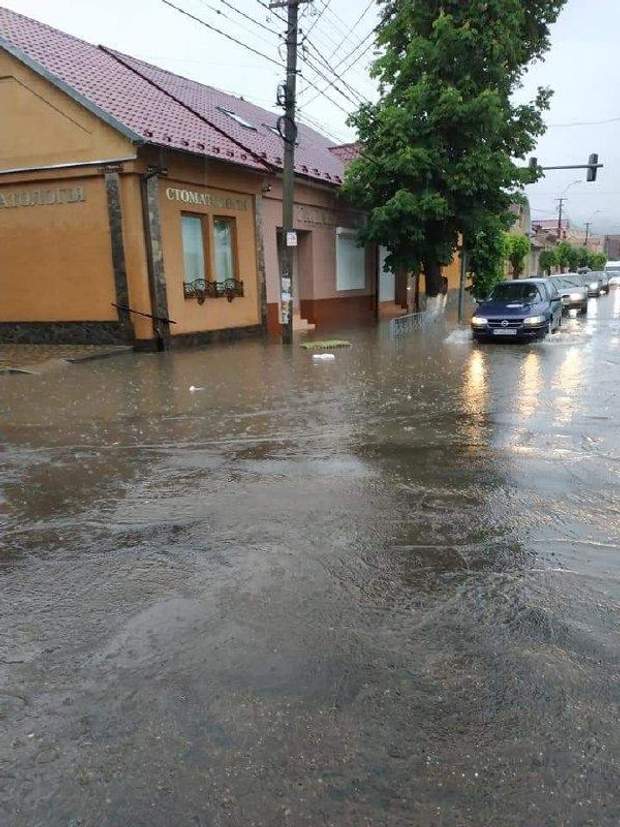 Закарпаття повінь затопило вулиці Виноградів