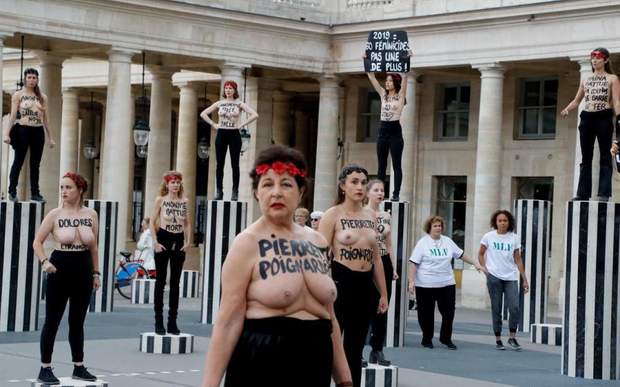 акція феміністок франція 