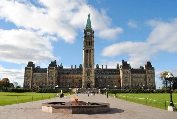 парламент канади