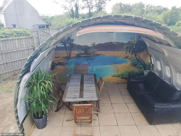 відпочинкова зона у дворі