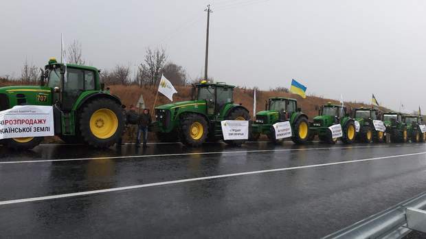 Аграрії протестують на головних автомагістралях України