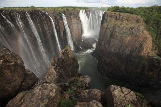 В Африці засихає всесвітньо відомий водоспад Вікторія: сумні фото