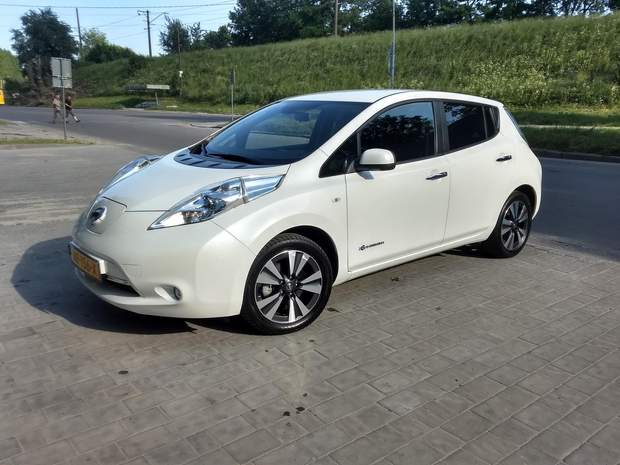є  NISSAN Leaf