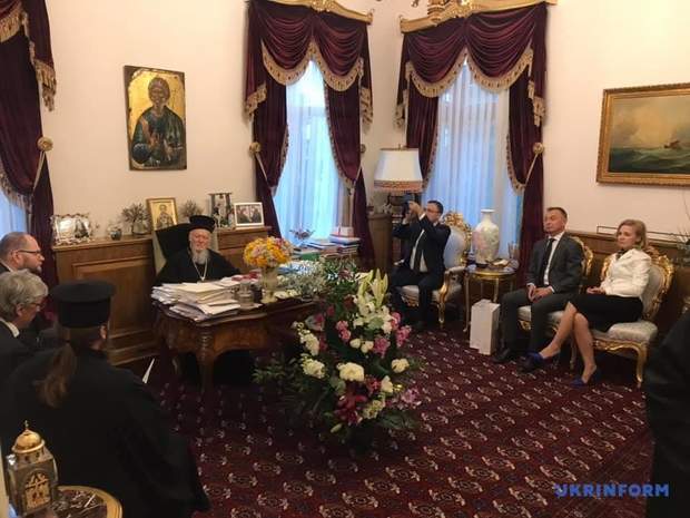 Українська делегація передала Варфоломію лист від президента Зеленського