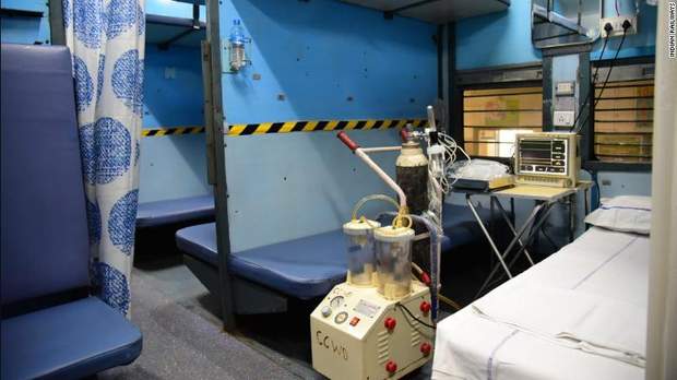 Вагони перетворять у лікарні в Індії