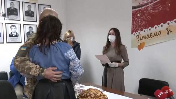 військовий одружився