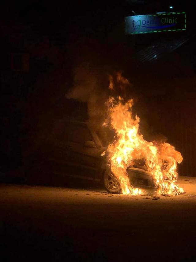 Депутату від "Слуги народу" Гео Леросу підпалили машину. Відео, фото